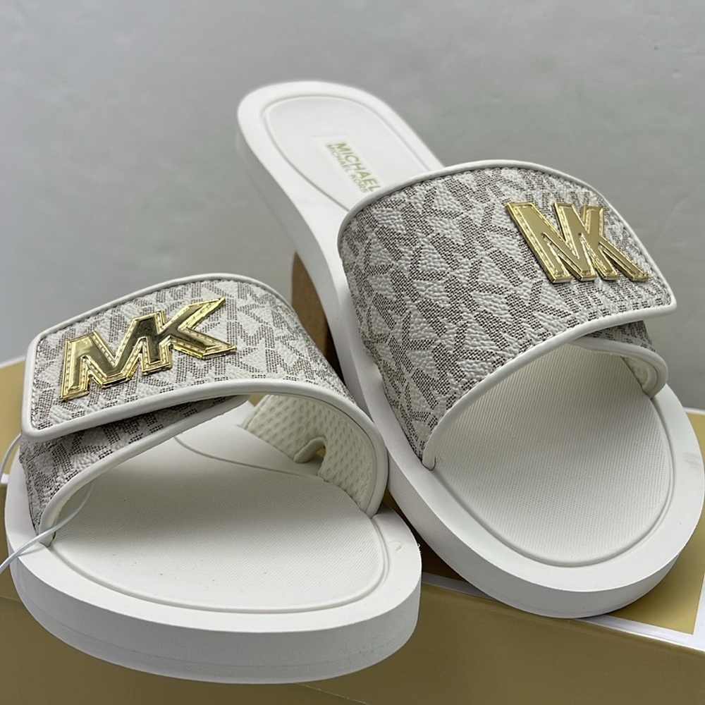 MICHAEL KORS Palmer Signature Logo Slide Sanda
Vanilla 
NWT - Picture 12 of 16
